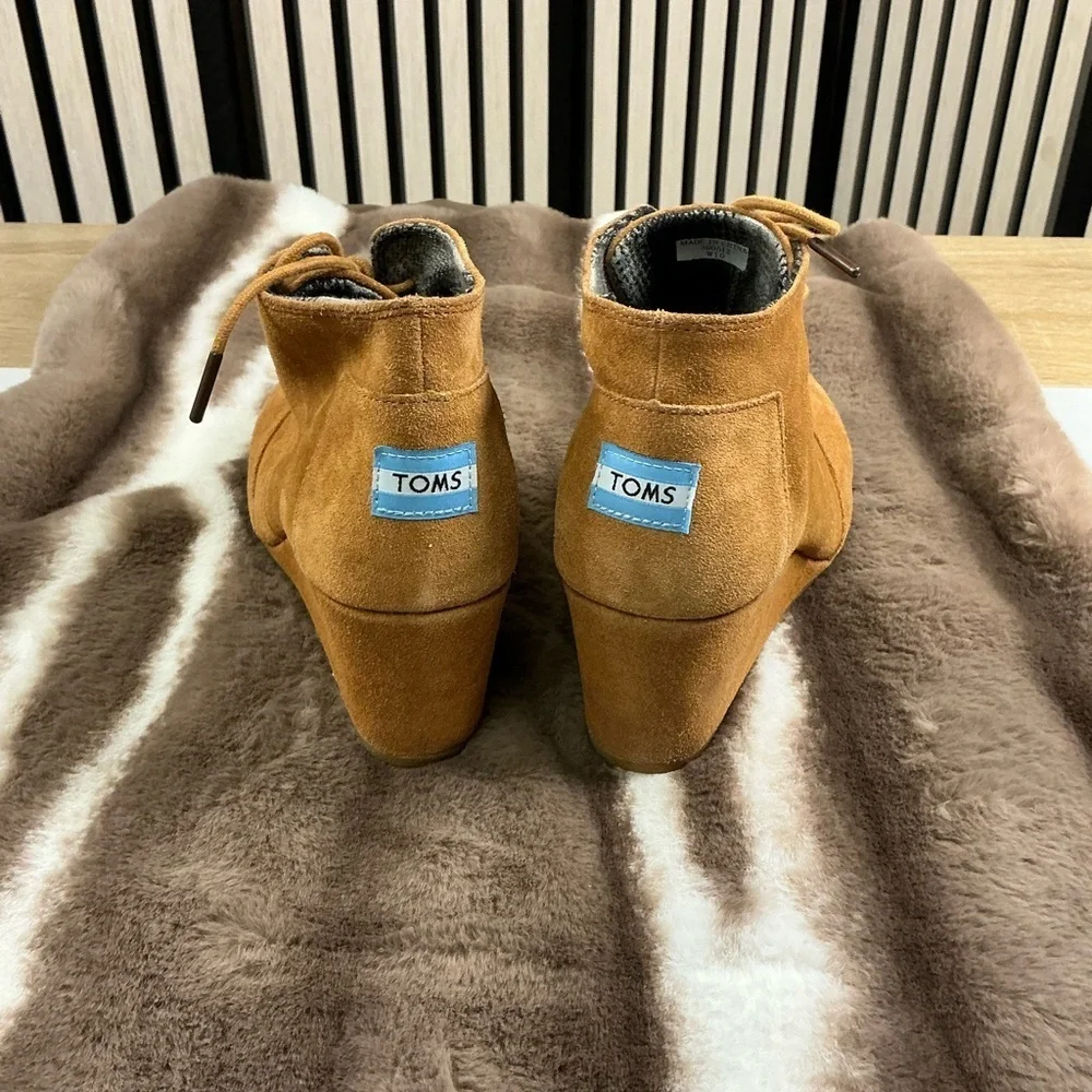 Women's TOMS Tan Suede Ankle Boots, Sz W10